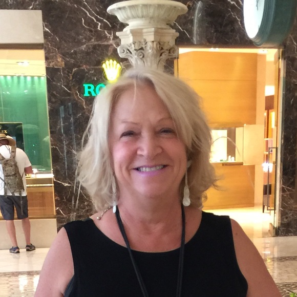 Meet your Posher, Karen - Picture 1 of 2